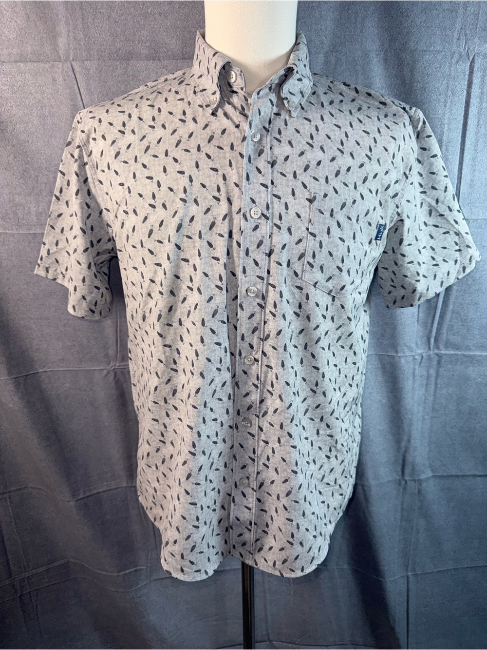 2271-Huk Light Gray Short-Sleeve Button-Down Shirt with Dark Leaf Print